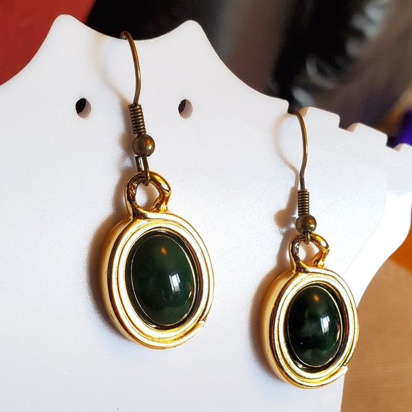 Bronze Hook Gold Tone Oval Aventurine Earrings NWT - Picture 1 of 3